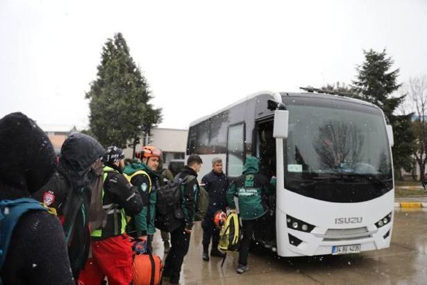 İHH, deprem bölgesine 756 kişilik arama kurtarma ekibi yönlendirdi