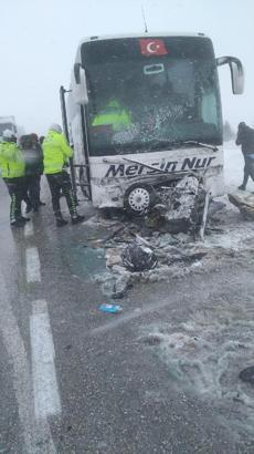 Şereflikoçhisar'da zincirleme trafik kazası: 2 ölü, 6 yaralı