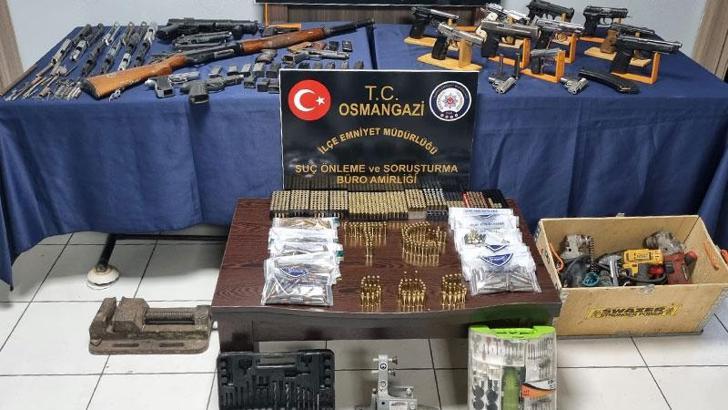 Bursa'da silah atölyesine çevrilen eve yapılan baskında zırh delici mermi ele geçirildi