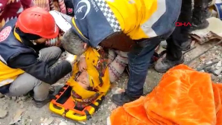 Diyarbakır'daki enkazdan ses veren Hediye Aslan 56’ncı saatte kurtarıldı