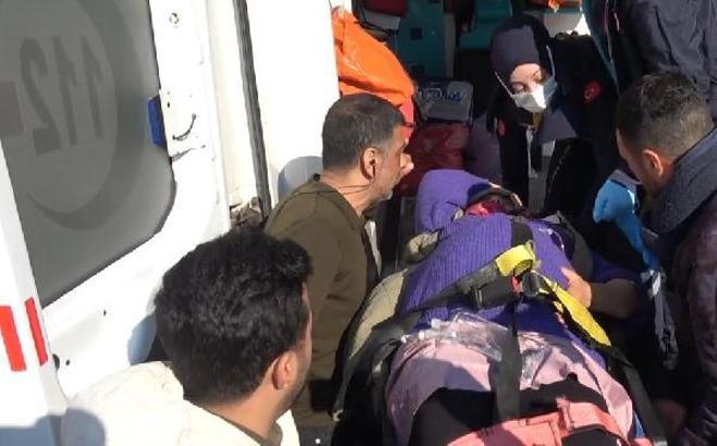 Enkazdan kurtarılan hamile kadın, askeri helikopterle hastaneye ulaştırıldı