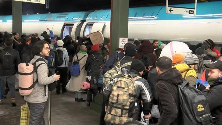 AFAD gönüllüleri YHT ile deprem bölgesine yola çıktı