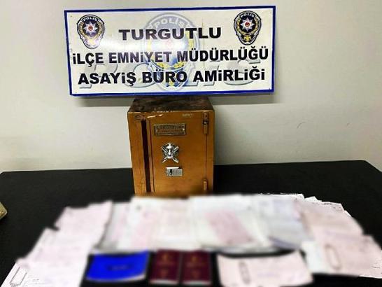 Manisa'da içinde 8 milyon liralık çek bulunan çelik kasa çalan 2 şüpheliye tutuklama