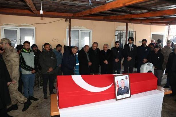 Depremde enkazda kalan 2'si çocuk 10 kişi, Ordu'da toprağa verildi (2)