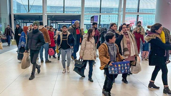 Afet bölgesindeki binlerce depremzede tahliye uçuşlarıyla İstanbul'a geliyor