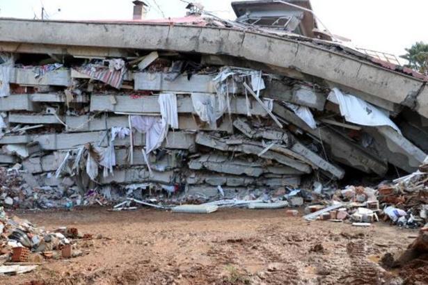 Acil Tıp Uzmanı Dr. Takaz’dan enkazdan çıkarılan yaralılara ilişkin uyarı