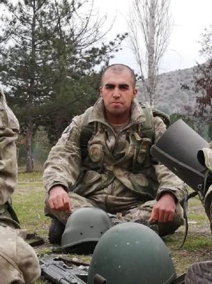 Depremde çöken hastanede şehit olan askerin Bitlis'teki baba ocağına ateş düştü (2)- FOTOĞRAF İPTALİYLE YENİDEN