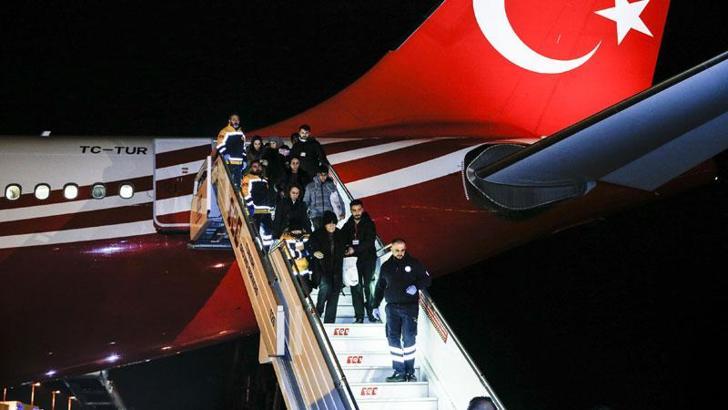 Cumhurbaşkanlığı uçakları ile 16'sı bebek 126 yaralı depremzede taşındı