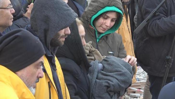 Arzu Apartmanı enkazından Kılınç çifti, 107 saat sonra kurtarıldı/ Ek fotoğraf