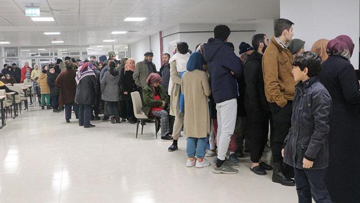 Ankara'ya getirilen depremzedeler GSB yurtlarına yerleştiriliyor