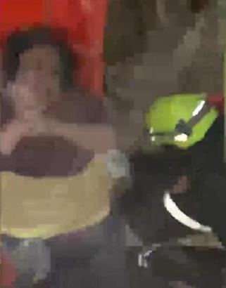 Azerbaycan ekipleri, 120'nci saatte enkazdan kurtardı