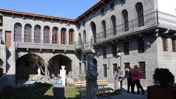 Diyarbakır’daki Mar Petyun Keldani Kilisesi, kapılarını depremzedelere açtı