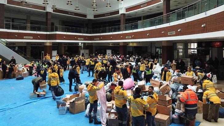 Samsun'da eski AVM binası depremzedeler için yardım merkezi oldu