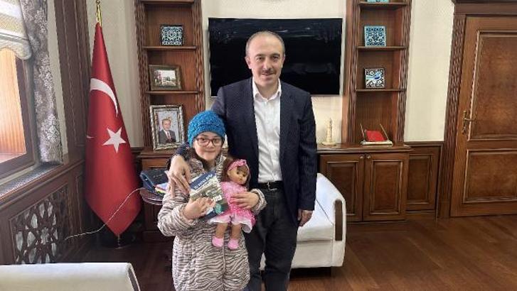 Kumbarasındaki harçlıklarını depremzedelere bağışladı