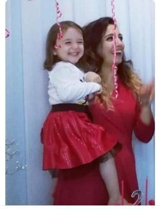 Depremde ölen Özlem öğretmen ile kızı Azra, son yolculuklarına uğurlandı