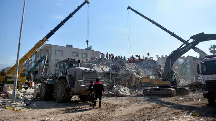 İskenderun'da 8 kişinin kurtarıldığı 'Eda Apartmanı'nda umutlu bekleyiş