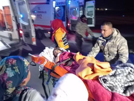 Depremde yaralanan 49 kişi askeri kargo uçağı ile İstanbul'a getirildi