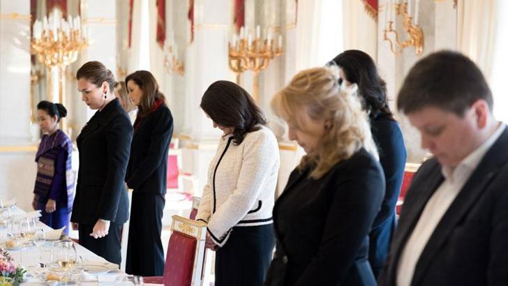 Macaristan Cumhurbaşkanı Novak, saygı duruşunda bulundu