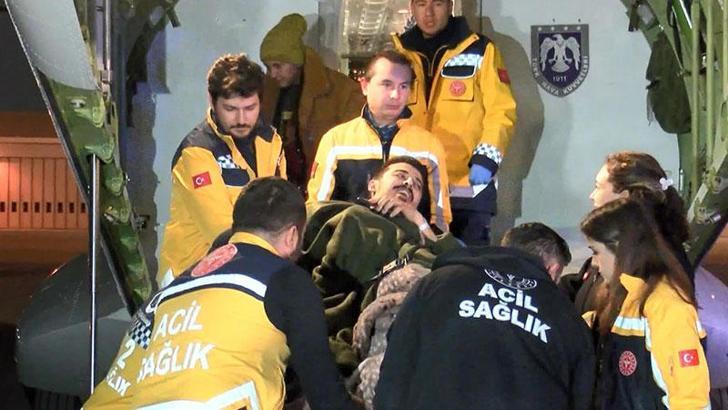 Tedavi için 5 depremzede daha İstanbul'a getirildi