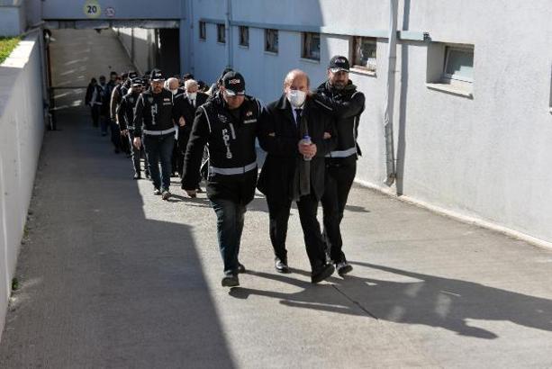 Adana'da yıkılan binaların müteahhit ve mühendisleri dahil 5 tutuklama