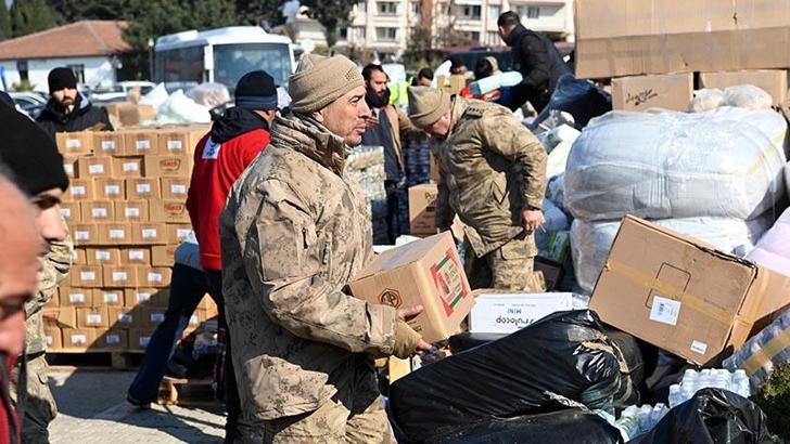 Deprem bölgesinde helikopterli yardım seferberliği