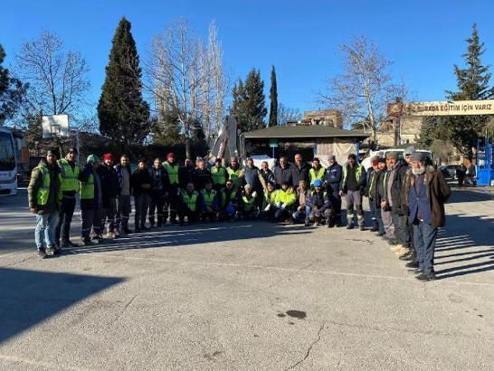 17 yaşındaki Aleyna, 248 saat sonra enkazdan çıkarıldı (2)