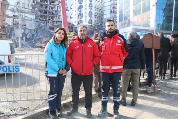 Enkaz alanına ilk ulaşan sağlıkçılardan Semiha: 2 aylık bebeği korumak için montumun arasına koydum