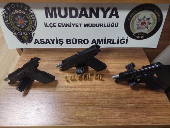 Bursa'da polis kontrollerinde uyuşturucu ile tabanca ele geçirildi