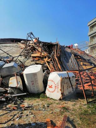 Hatay'da enkazdan 40'ıncı saatte kurtarılan depremzede: Eşim ve 2 oğlum yanımda öldü, tek isteğim kızım bulunsun