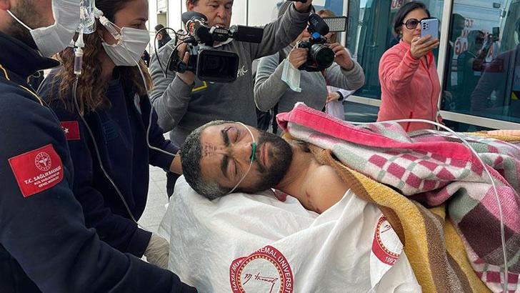 Hatay'da 278'inci saatte enkazdan çıkartılan Hakan Yasinoğlu, Mersin'de tedaviye alındı