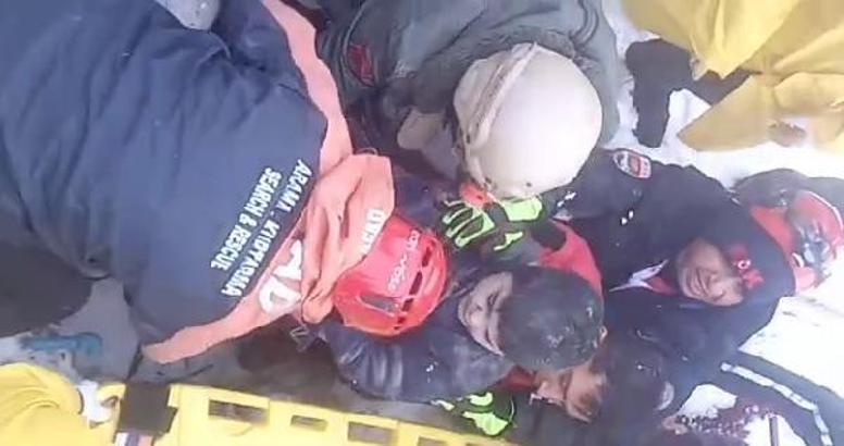 23 yıllık AFAD gönüllüsü: Çocukları kurtarınca birbirimize sarılıp ağlıyorduk