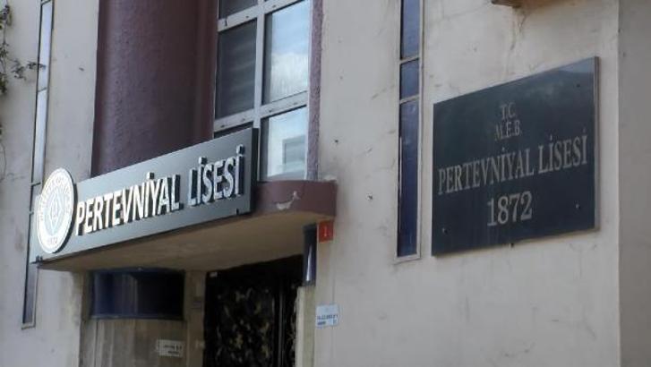 Tarihi Pertevniyal Lisesi öğrencileri eşyalarını topladı