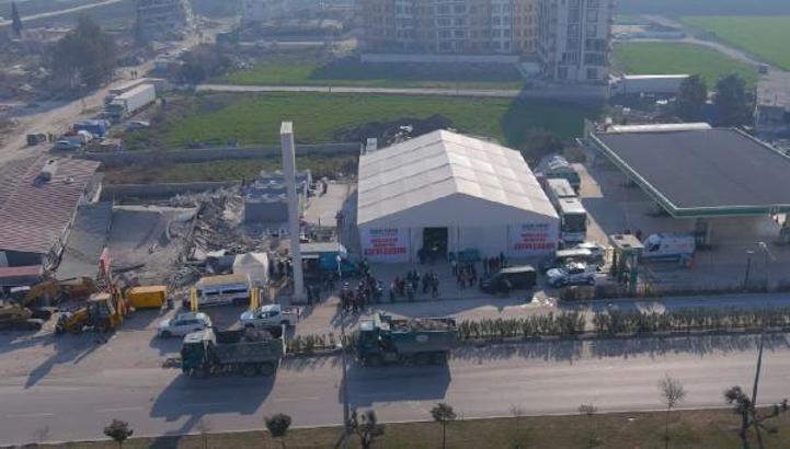 Bahçelievler Belediyesi Hatay'da aşevi çadırı kurdu