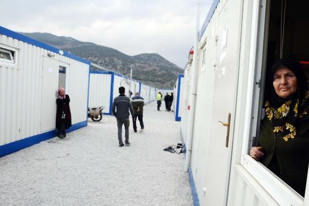 Kalyon Holding'in kurduğu konteyner kente depremzedeler yerleşiyor