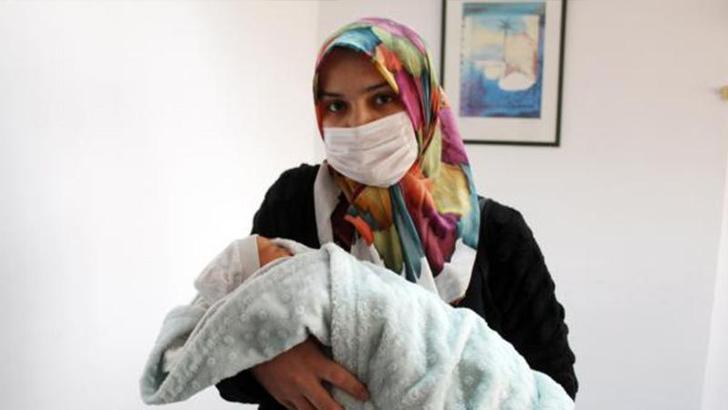 Depremden kaçıp geldiği Antalya'da ikinci bebeğini dünyaya getirdi