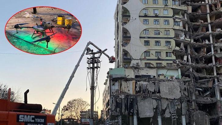 Diyarbakır'da 1 bloğu yıkılan Galeria Sitesi'nde dron ile hayvan kurtarma operasyonu