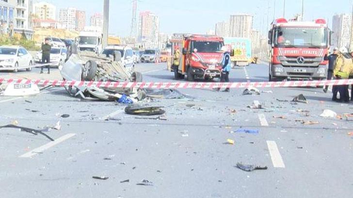 Başakşehir'de karşı şeride geçen otomobil başka bir otomobile çarptı: 1 ölü, 2 yaralı