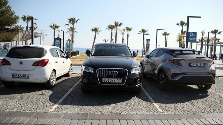 Antalya'da trafikte, savaş ve deprem sonrası plaka çeşitliliği