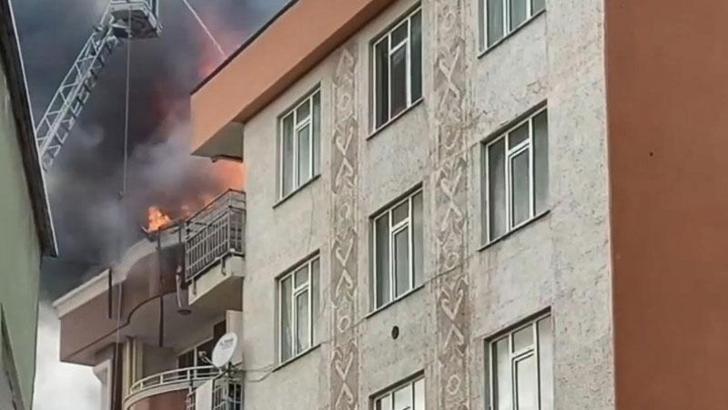 Üsküdar’da çatı yangını