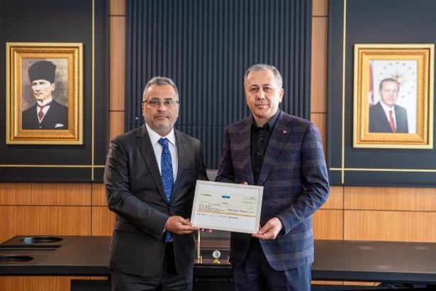 THY, depremzedelere 2 milyar TL'lik yardımını Vali Yerlikaya'ya teslim etti