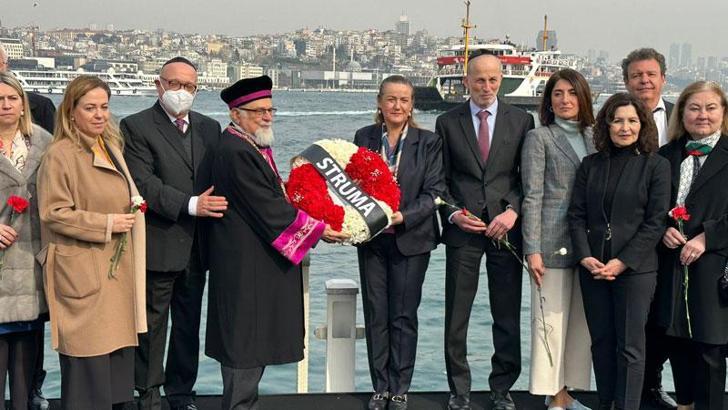 Struma faciasında hayatını kaybedenler Sarayburnu'nda anıldı