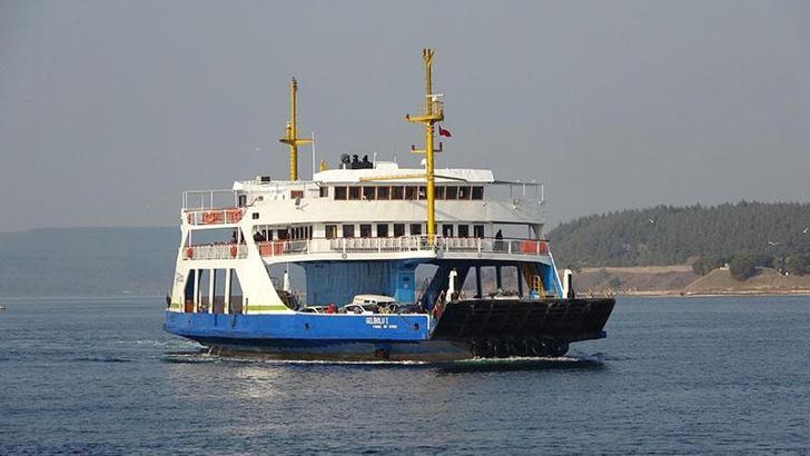 Gökçeada ve Bozcaada feribot seferlerine 'fırtına' engeli