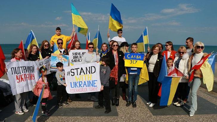 Samsun'daki Ukraynalılardan savaşın 1'inci yılında yürüyüş