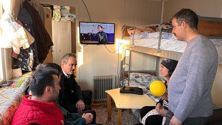 Bakan Özer, Beydağı Geçici Barınma Merkezini ziyaret etti