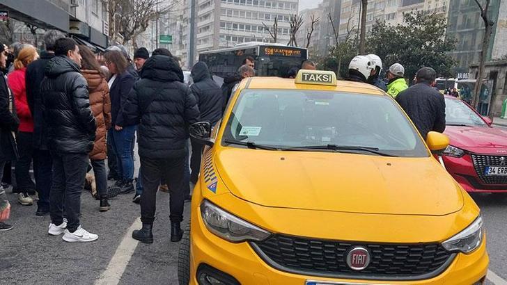 Şişli'de taksi şoförü yolcusunu darp etti