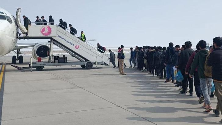 Afganistanlı 136 kaçak göçmen ülkelerine gönderildi