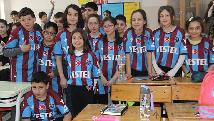 Trabzonspor Asbaşkanı Doğan’dan öğrencilere 11 bin 461 forma