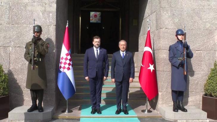 Bakan Akar, Hırvat mevkidaşı Banozic ile görüştü