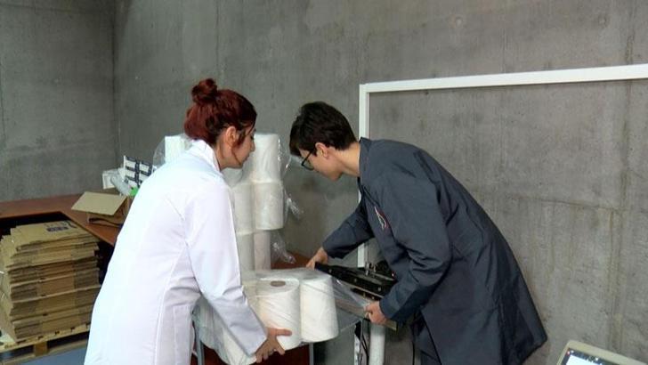 Meslek liselilerden depremzedeler için  karton bardak ve kâğıt havlu üretimi