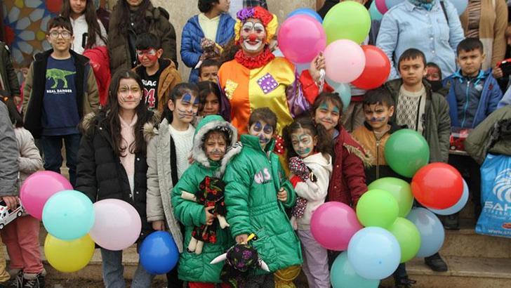 Depremzede çocuklar, '1071'den 2071'e  Zaman Tüneli Müzesi'nde eğlendi